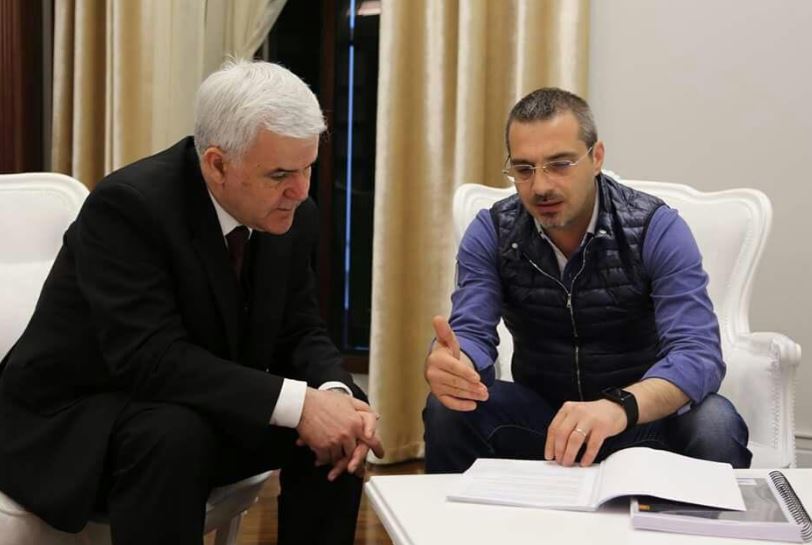 ZYRTARE/Xhafaj merr në dorëzim blloqet e Tahirit