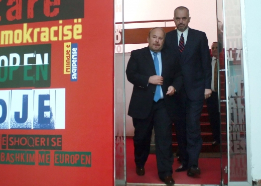 Fatos Nano alarmon socialistët: Ta shpëtojmë PS para se “Rilindja” të shtrijë vdekjen