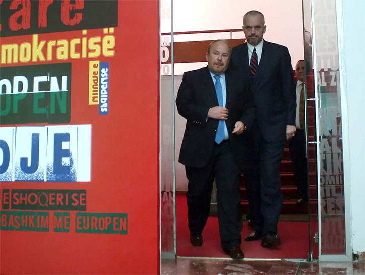 Rikthehet Fatos Nano, dy mesazhe për Edi Ramën