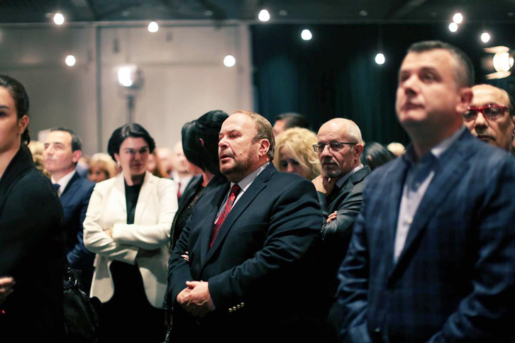 NXEHET RAMA/ Komentuesit kritikojnë për foton e Nanos: Qenkan bashkuar kryemafiozët…!