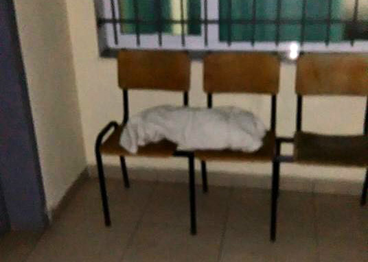 FOTO SKANDAL (të rënda)/ Ja si braktiset një fëmijë i vdekur në morgun e Tiranës