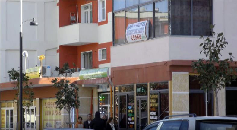 Prostitutat e Fierit “qethnin dhe rruanin” klientët pensionistë