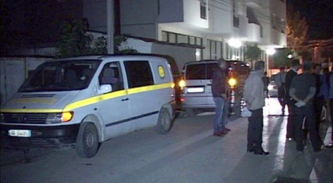 Fier, krim brenda familjes, burri vret gruan me gurin e peshores