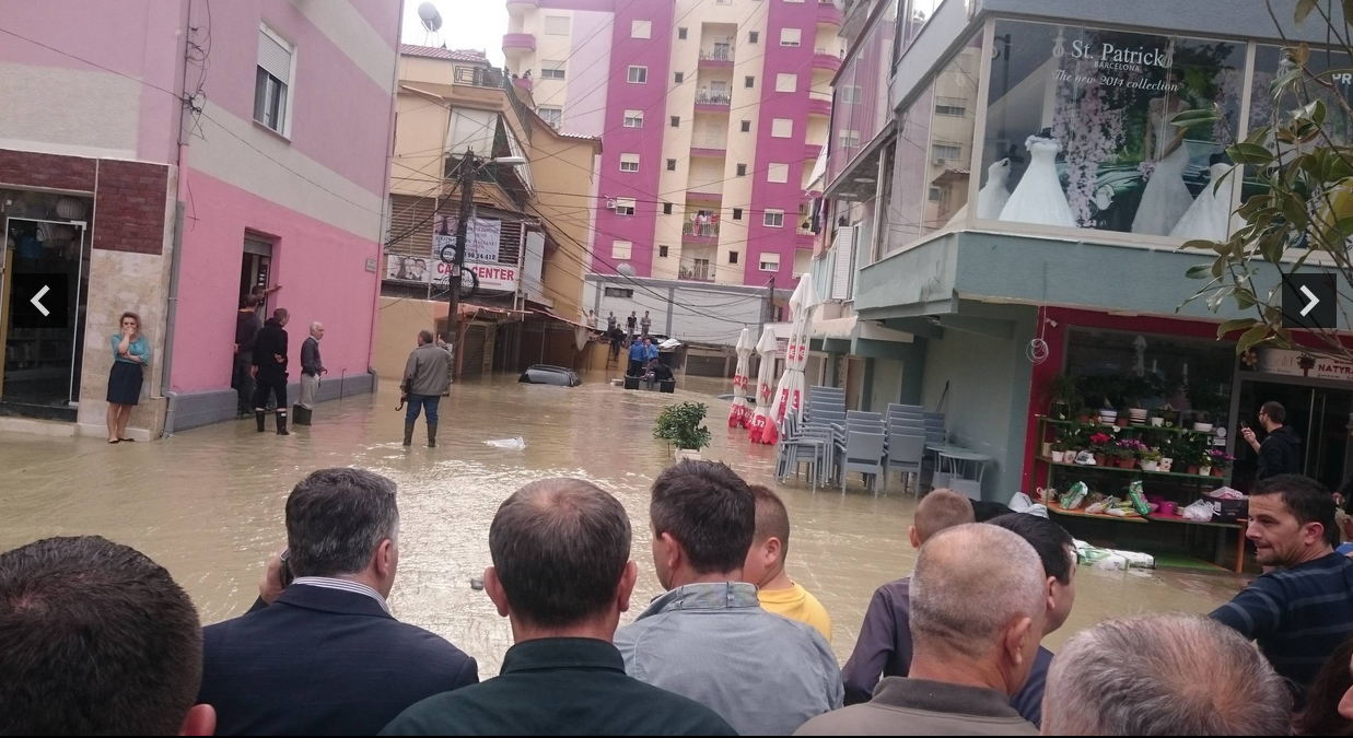 Fier, bilanci i përmbytjeve 600 shtëpi dhe 150 biznese nën ujë