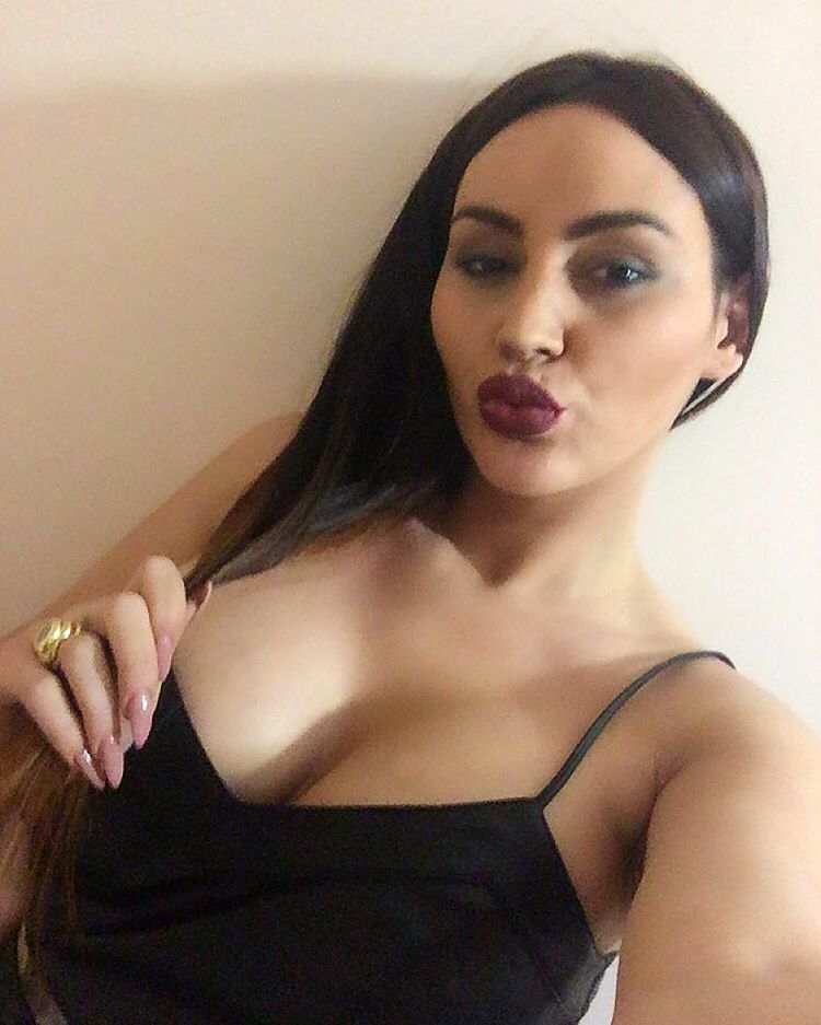 Fjolla Morina i thotë Adelina Ismailit: “E para që ia ke nis prostitucionit”