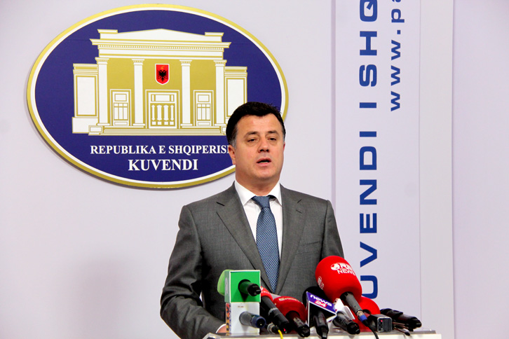 Byroja përjashton 10 ditë nga Kuvendi deputetin demokrat, Flamur Noka