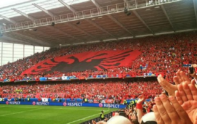 Fitoi Shqiptaria! Europiani kuqezi, nga lojtarët tek tifozët