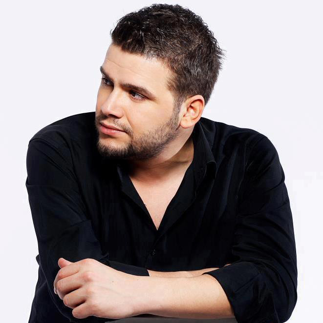 FOTO GALERI/ Ja si është shkrumbuar automjeti luksoz i kantautorit Flori Mumajesi