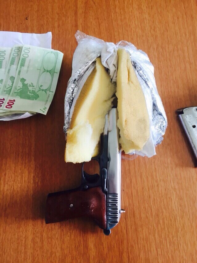 Arrestohet italiani në Portin e Durrësit, iu gjet armë dhe euro të falsifikuara