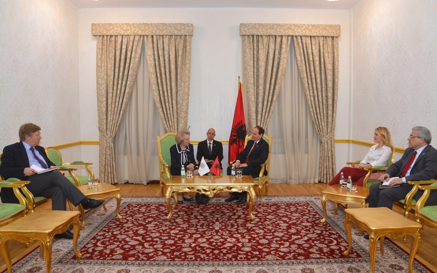 Presidenti Nishani-Glover: Zgjedhjet 2015, vullneti politik kyç, por nuk përkthehet dot në ligj