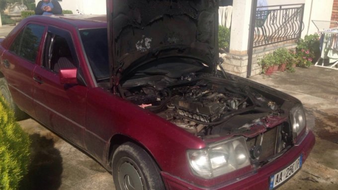 Nisin hetimet – Digjet makina e ish-policit në Lezhë