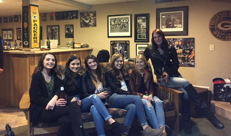 FOTO LAJM/ Në këtë foto ka diçka që nuk shkon, ju mund ta dalloni?!