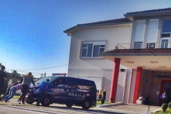 FOTO LAJM/ Furgoni i ri i policisë bëhet për urgjencë…!