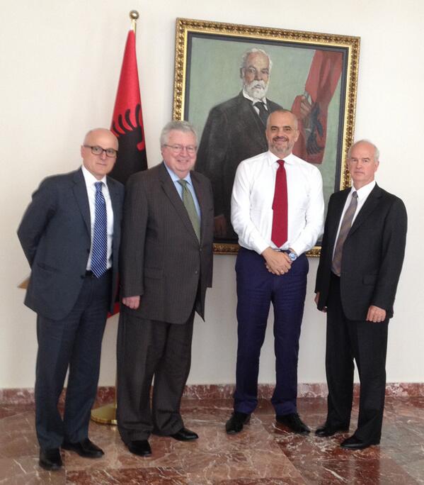 Fron Nahzi, a është një spiun e dyfishtë!