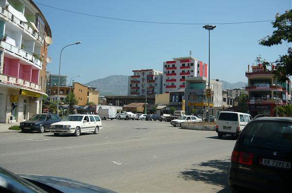 Fushë Krujë, plagoset një 31-vjeçar, një i arrestuar dhe dy në kërkim