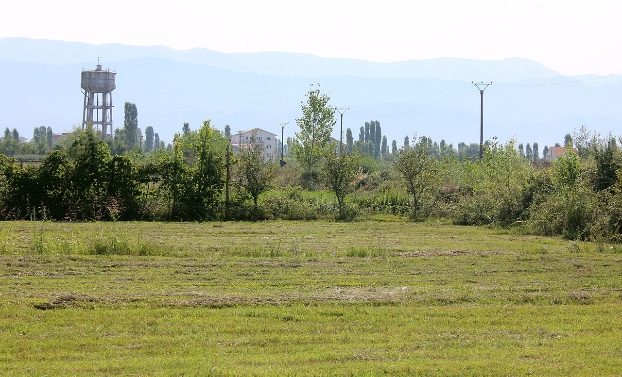 “Oficeri i policisë, plumba mbi makinën me fëmijë”