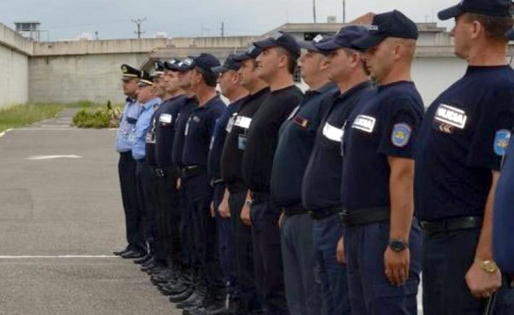 Gardianë e burgjeve drejt grevës, kërkojnë paga si Policia e Shtetit