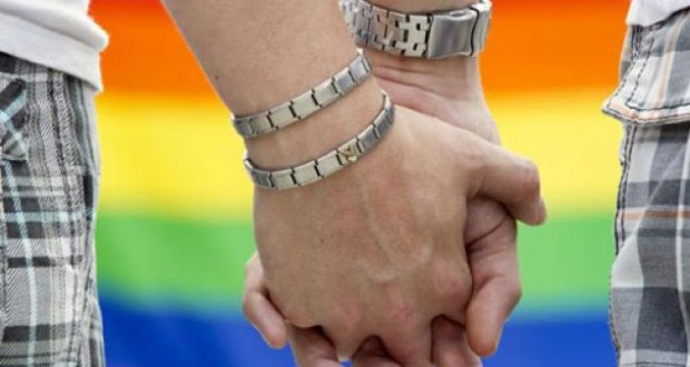 Sali Berisha zbulon ministrin shqiptar të përfshirë në një aferë homoseksualësh