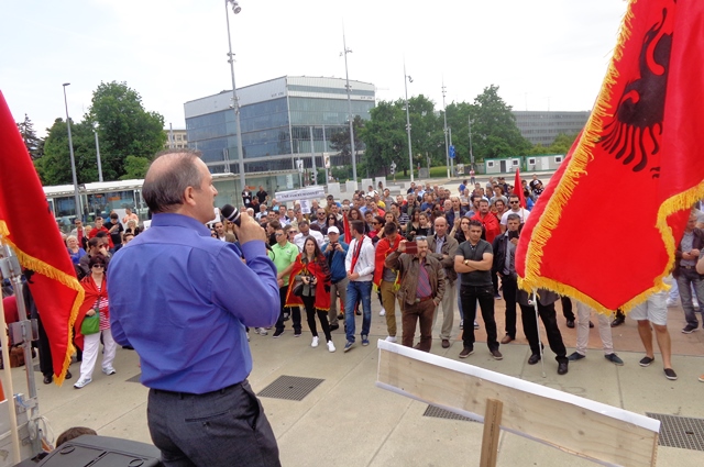 Gjenevë, shqiptarët protestë para OKB-së, kërkojnë hetim ndërkombëtar për “Kumanovën”