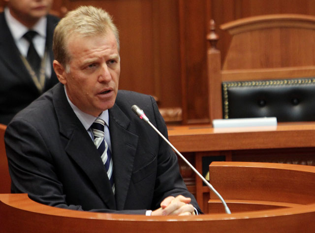 Genc Pollo: Rama riciklon premtimet për diplomat në Preshëve, asnjë fjalë për mungesën e teksteve shqip