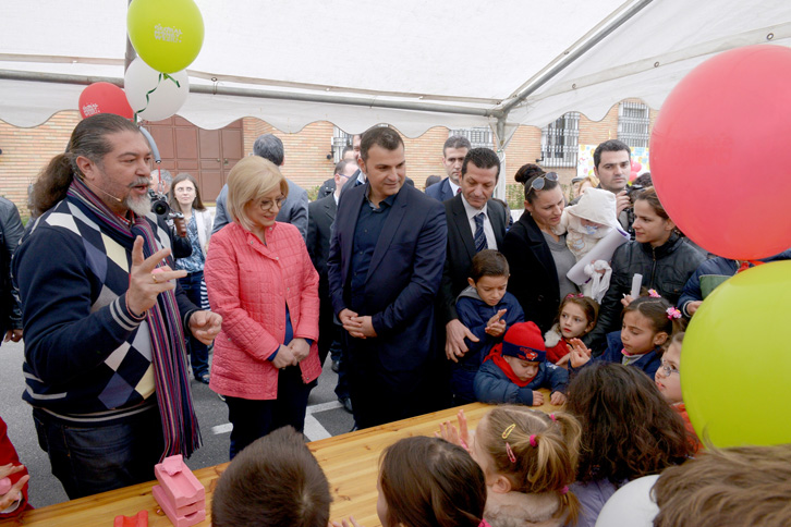 FOTO/ Shqipëria në deflacion, Guvernatori Sejko u tregon fëmijëve përralla me lekë