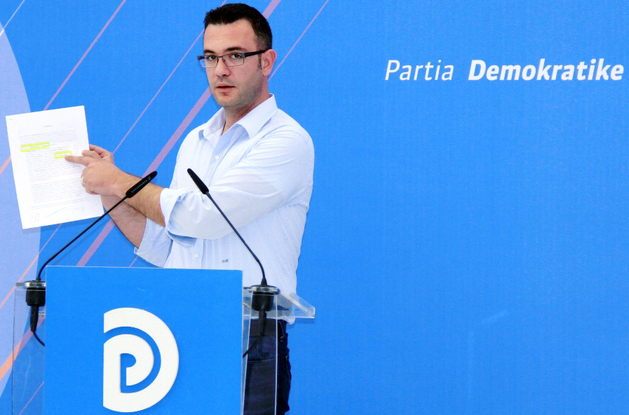 3 pyetjet e Gert Bogdanit për Ajola Xoxen