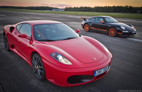 VIDEO/ Ja garat “e çmendura” me makina të modifikuara nga 5 të shoqëruarit nga policia