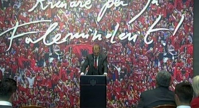 Kombëtarja pritet në kryeministri. De Biasi: Do rri këtu që mrekullia të vazhdojë