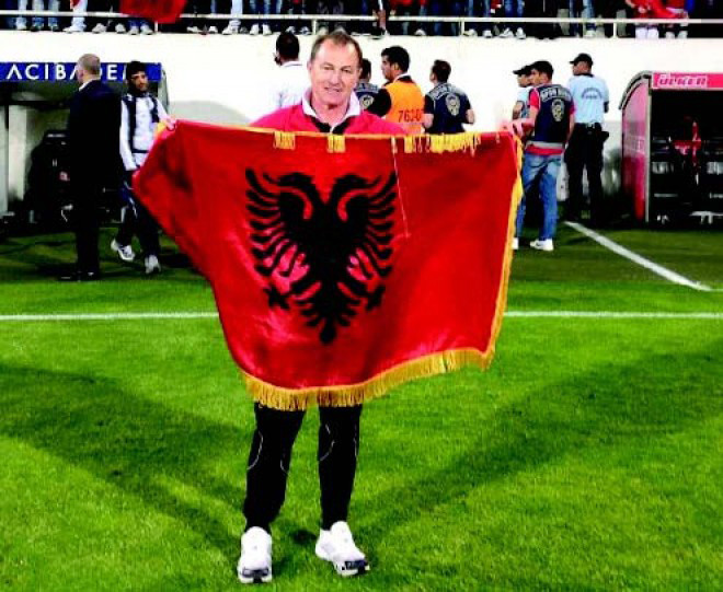 Zbulohet  letra e De Biasit që e dërgoi Shqipërinë në “Francë 2016”