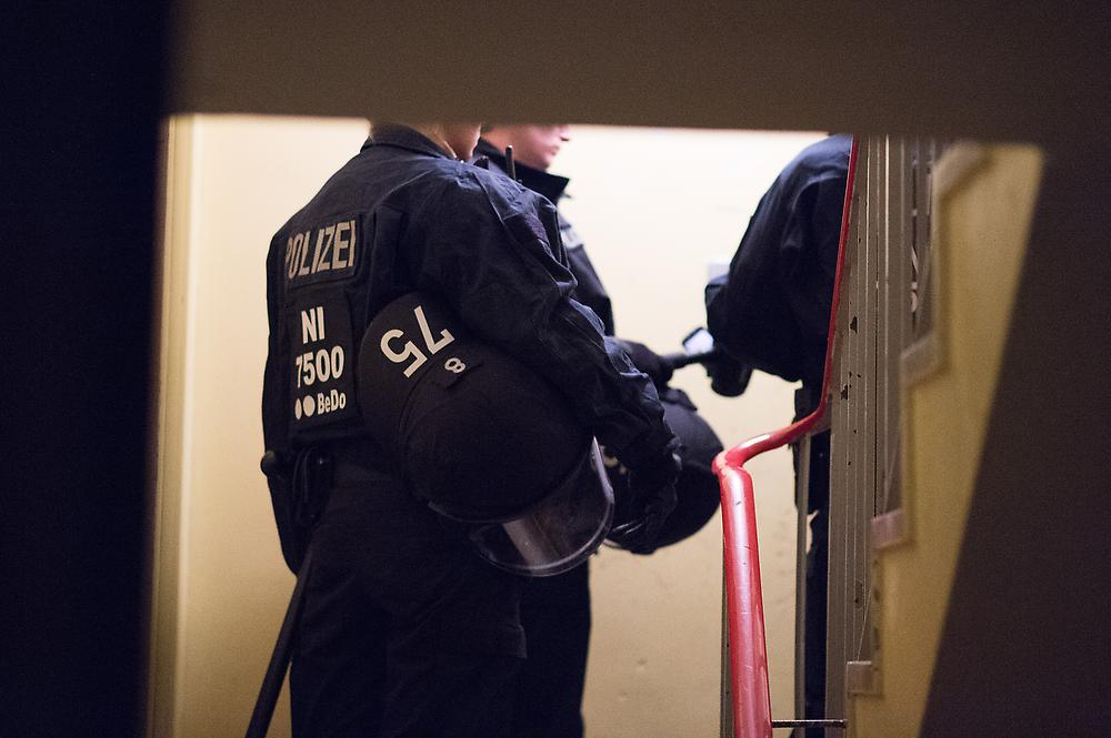 Gjermani, shqiptari hidhet nga kati i gjashtë, për t’i shpëtuar dëbimit nga policia