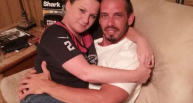 E RRALLE/ Lë punën për ta ushqyer me gji të dashurin 36-vjeçar