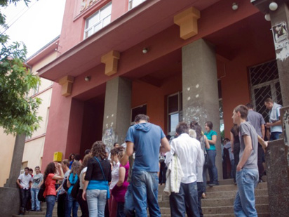 Formulari A1Z, nesër afati i fundit i aplikimit për kandidatët në universitet