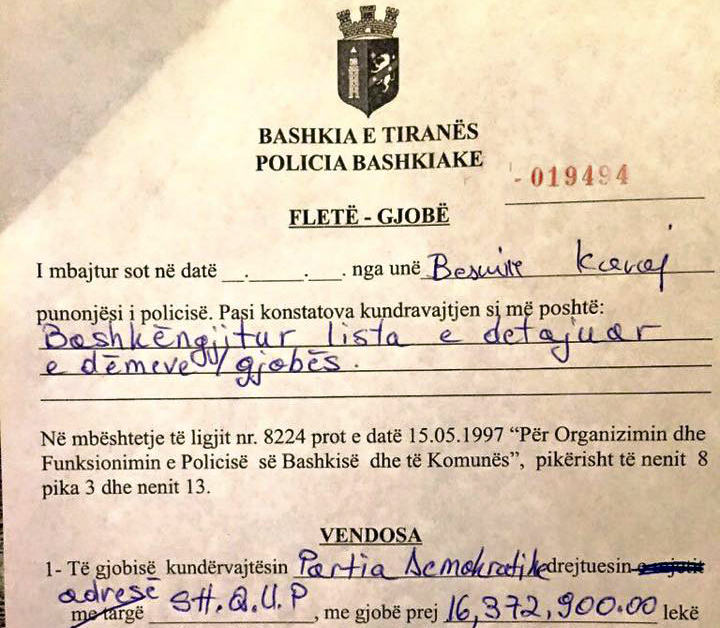 Gjykata pezullon gjobën ndaj PD-së për 87 shurraqët e protestës të numëruar nga bashkia e Tiranës