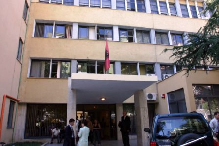 Sherr mes kunatave, vendimi i gjykatës: Mos flisni me njëra-tjetrën