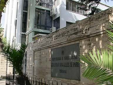 Gjykata rrëzon akuzën e Beqës për Bashën, ministri i bën bisht gjyqit