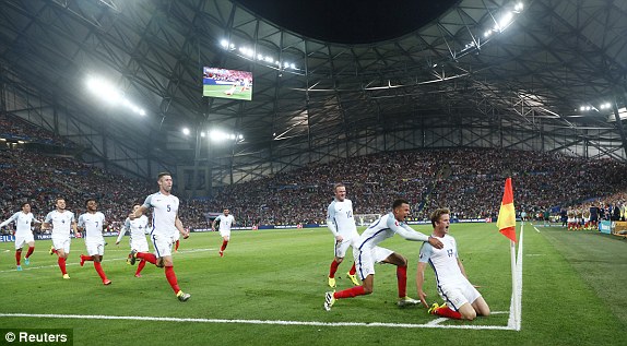 Angli-Rusi: 1-1, nuk dihet rezultati mes tifozëve