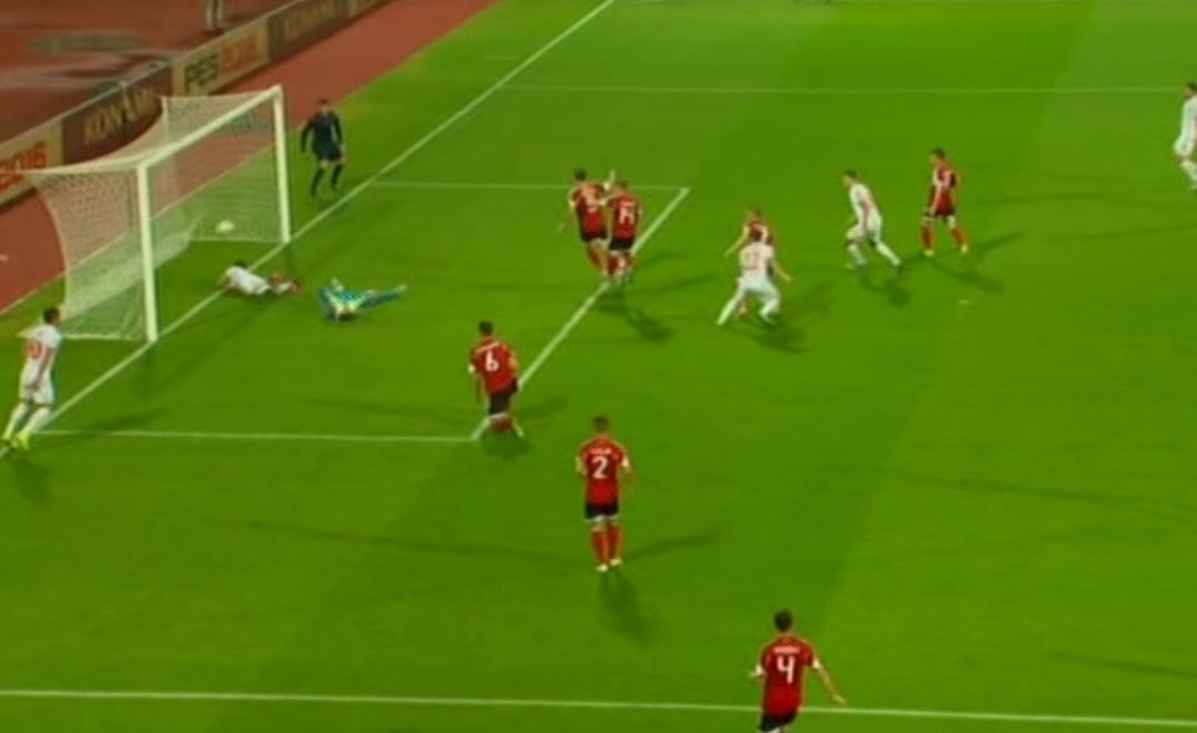 SHQIPËRI – SERBI/ Pjesa e parë e baraspeshuar, faulli ndaj Berishës anulon golin e Serbisë