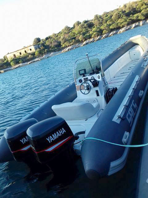 FOTO/ Gomonet me drogë kapen në Itali, Policia shqiptare kap një gomone bosh