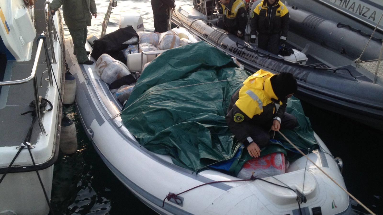 FOTO/Afro 1 ton drogë kapet në Lece