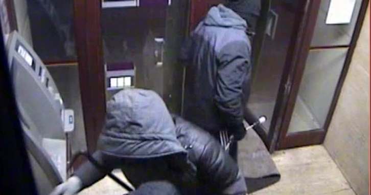 Maskat grabisin me armë një pikë karburanti