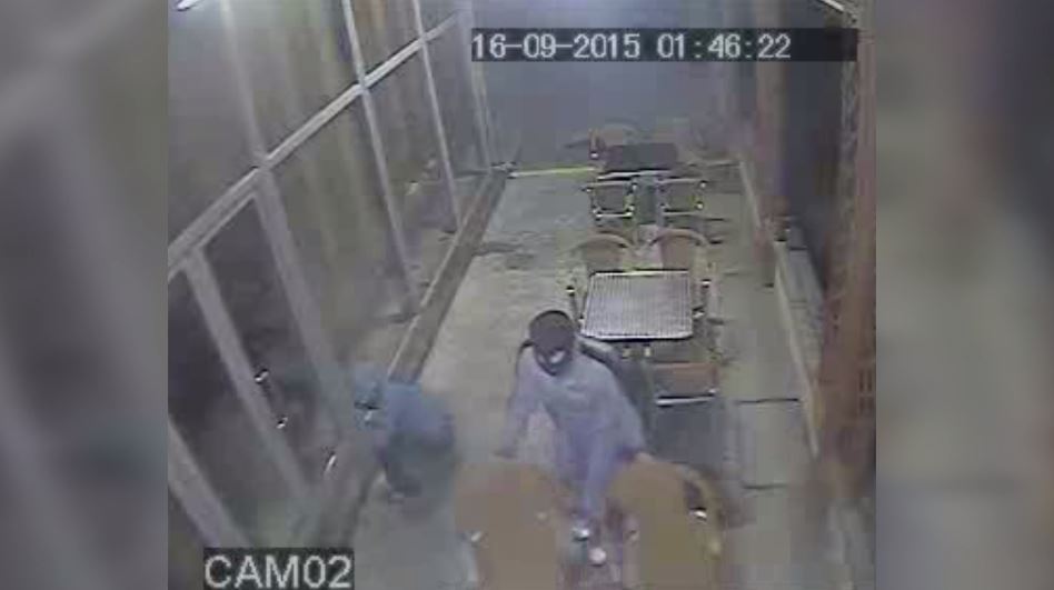 VIDEO/ Kamerat e sigurisë zbulojnë si u grabit pika e basteve sportive në Durrës