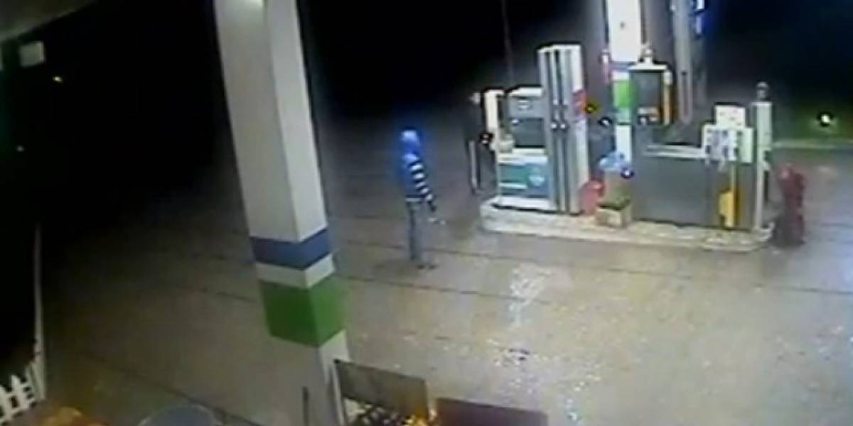 Të armatosur dhe me maska, marrin peng rojën dhe grabisin firmën