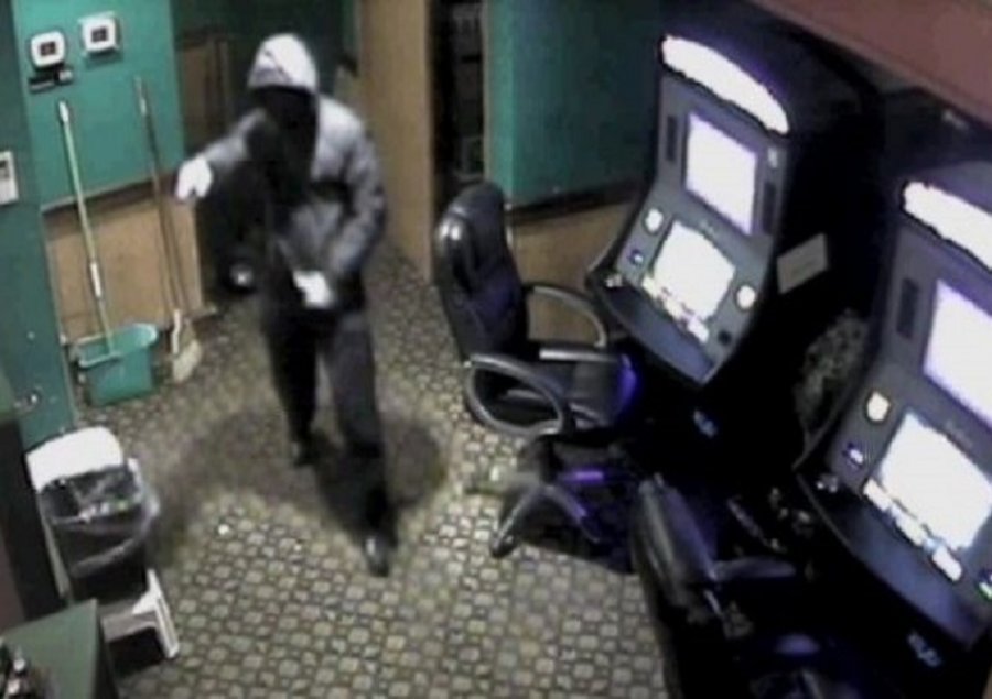 VIDEO/ Rrëfimi i ish-gardistit: Si i grabita 4 karburante me pistoletë lodër dhe si “u tradhtova”