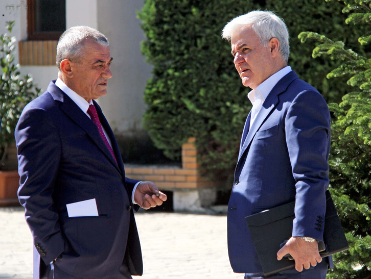 VETTINGU/ Edi Rama në hall të madh “dialogon” me Gramoz Ruçin dhe Fatmir Xhafajn për kushtet e opozitës