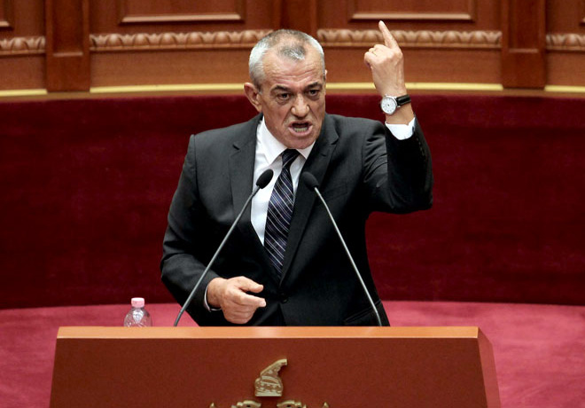 Gramoz Ruçi kërcënon me vitin “gogol” 1997