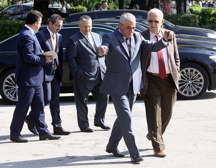 Mbledhja e grupit, deputetët nuk kanë me ç’të merren i ankohen Gramoz Ruçit për drejtorët