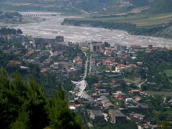 Gramsh, reshjet e shiut izolojnë 5 fshatra, shkatërrojnë ujësjellësin e qytetit