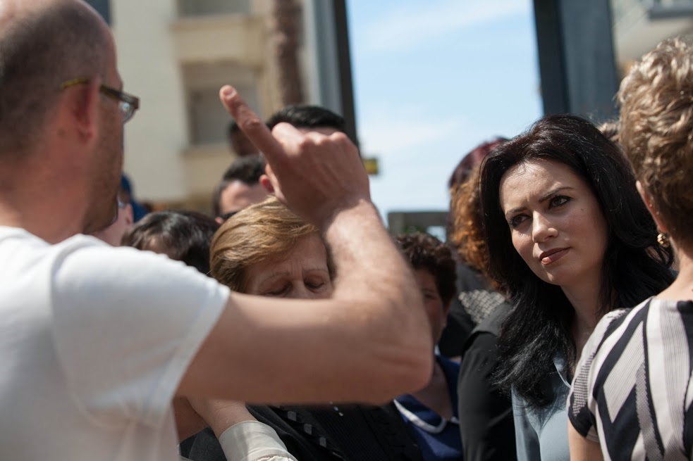 Militantë të PS-së provokojnë me flamujt e Rilindjes takimin e Grida Dumës