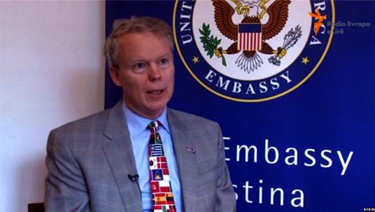 Ambasadori amerikan në Prishtinë: Ja si dhe kush e parandaloi sulmin terrorist gjatë ndeshjes Shqipëri –Izrael