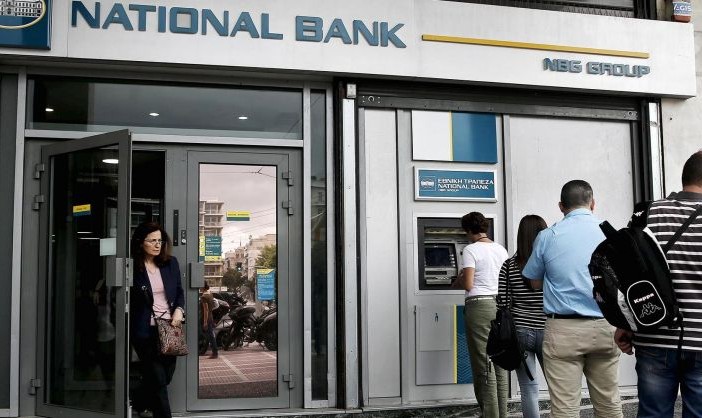 Sot hapen bankat në Greqi, qytetarët jo më shumë se 420 euro në javë